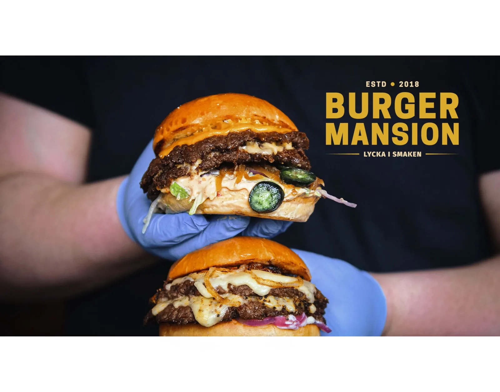 Två smashade burgare med smält ost och brioche från Burger Mansion Göteborg