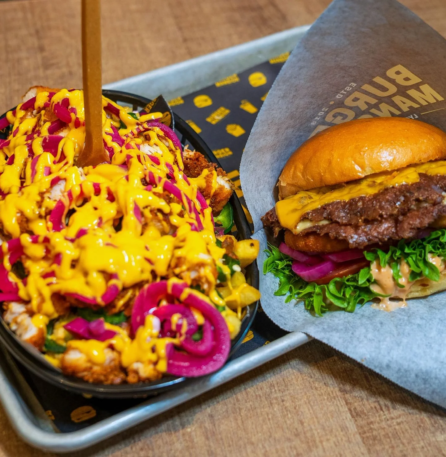 Burger Mansion Stockholm — burgare, ostfries och Burger Mansion-skylt